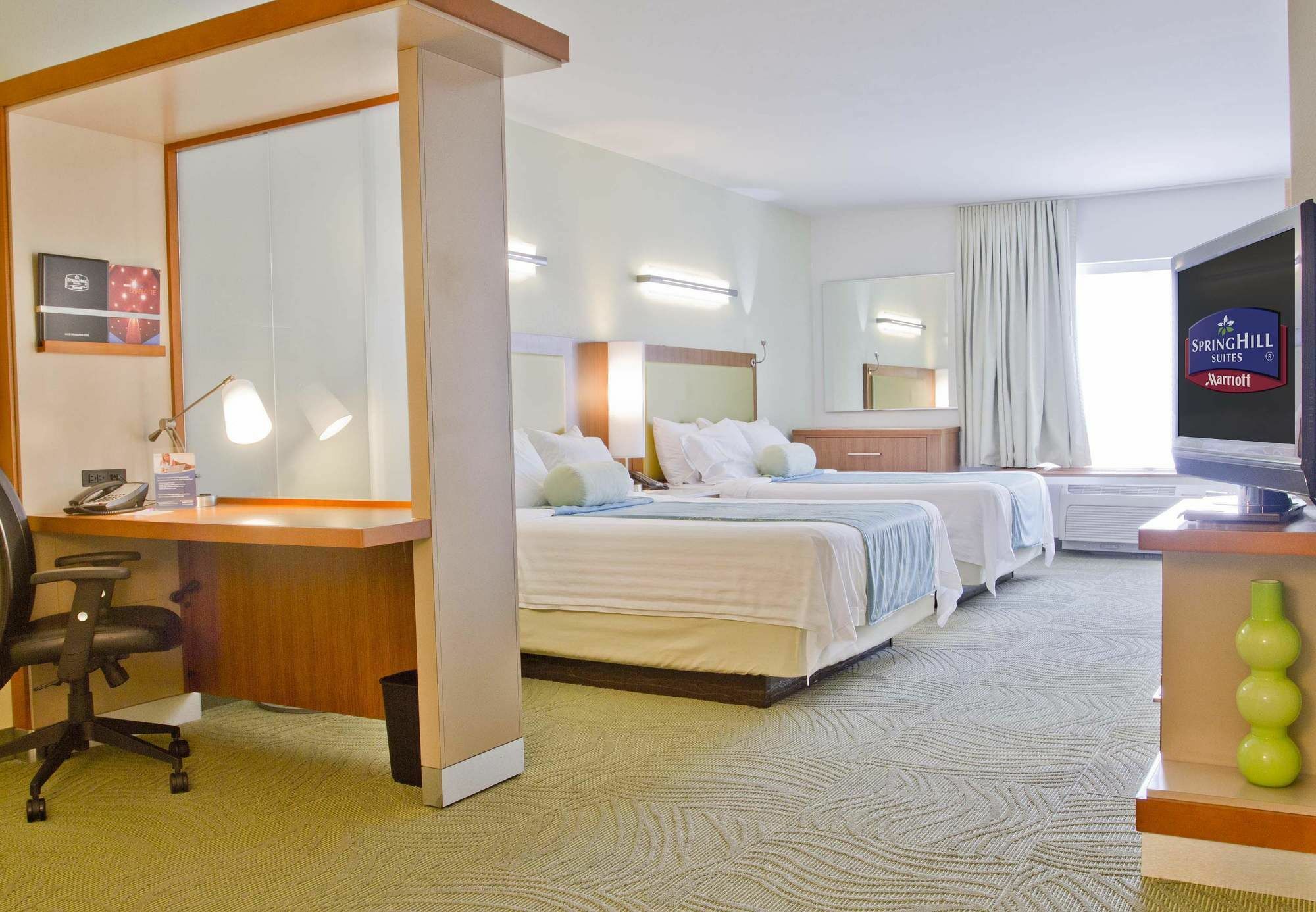 Springhill Suites By Marriott Charlotte בלנטיין מראה חיצוני תמונה